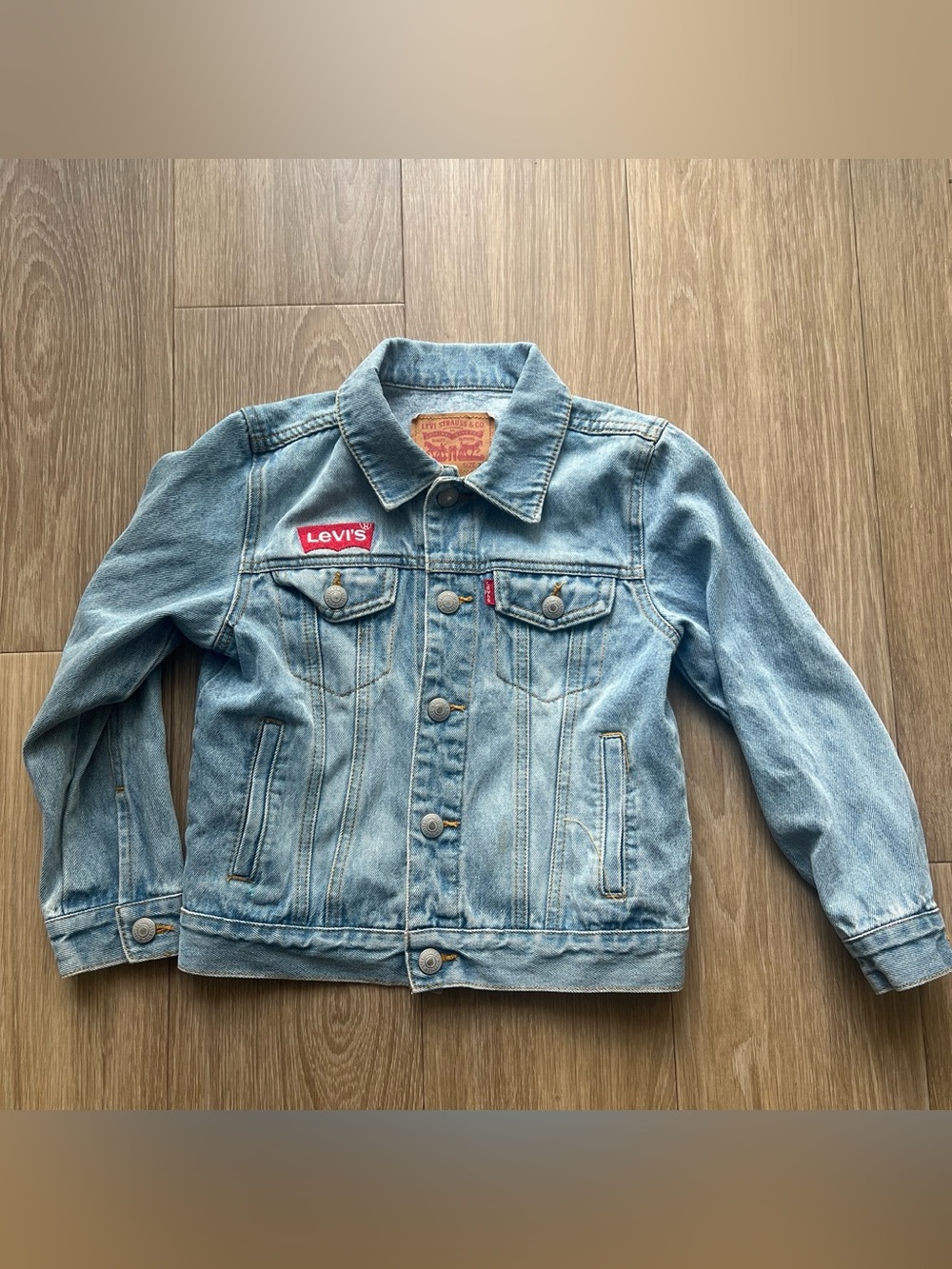 Levi's Light Blue Denim Jacket with Red Logo Patch - Picture 5 of 6